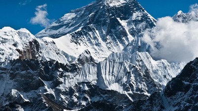 Everest Dağındaki Kokudan Dolayı Dağcılara Poşet Zorunluluğu