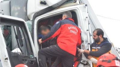 Tabelaya Çarptı Saatler Süren Çalışmanın Ardından Kurtarıldı