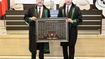 Türkiye Barolar Birliği Başkanından Karakaş'a Anlamlı Hediye