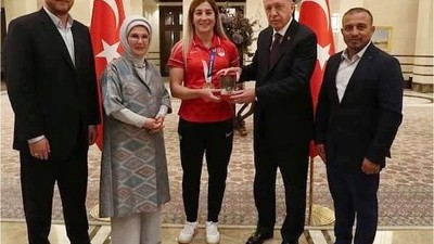 Yasemin Adar Projesini Erdoğan'a Sundu