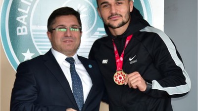 BAÜN'nden Kick Boks Arenasına Altın Dokunuş