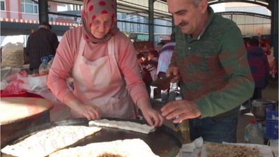 Bigadiç Hanımeli Pazarı'nda Maharetli Eller Buluşuyor