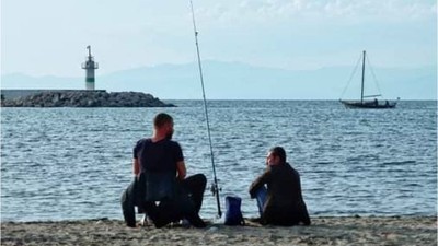 Balıkesir'de Sıcak Havayla Deniz Kenarına Akın Edildi