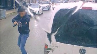 Ayvalık'ta Minibüs Şoförüne Kurşun Yağdırdılar