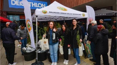 Balıkesir'de Binlerce Fidan Ücretsiz Dağıtıldı