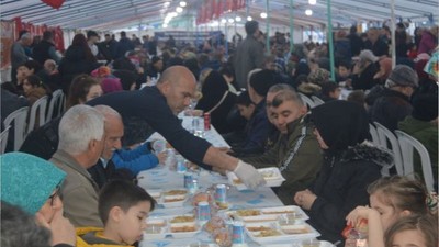 Balıkesir'in Sakarya Mahallesi'nde İmece Usulü İftar