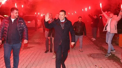 CHP'li Ahmet Akın'dan Seçim İddialarına Yanıt: 'Yalanı Bırak, Kaybettiğin Takımları Getir'