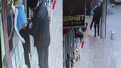 Cansız Mankeni Önce Sevdi Sonra Kaçırdı