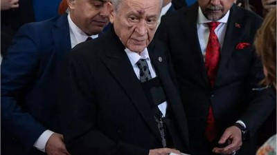 Devlet Bahçeli'nin Yüzüne Ne Oldu?