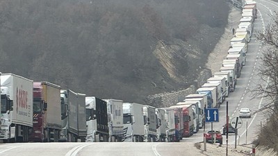 Hamzabeyli'de Bulgarların Yavaşlığı 19 kilometrelik Tır Kuyruğu Oluşturdu