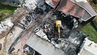 Isı yalıtım malzemeleri üreten fabrika küle döndü