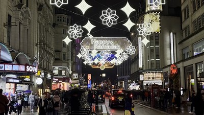 Londra'nın Ünlü Caddesi Piccadilly, Ramazan Ayına Özel Işıklarla Aydınlatıldı