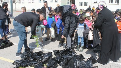 Manyas İstiklal İlkokulu'nda Dünya Ormancılık Günü Kutlamaları Yapıldı