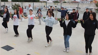 Öğrenciler Balıkesir Halk Oyunları Yarışması İçin Çalışıyor