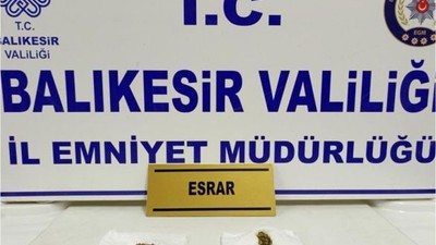 Peçeteyle Saklamaya Çalıştı Emniyetin Gözünden Kaçmadı