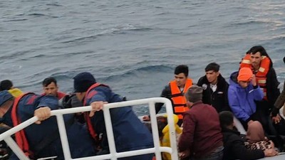 Sahil Güvenlik Ayvalık açıklarında 41 düzensiz göçmen kurtardı
