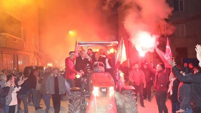 CHP’li Ahmet Akın'a Şamlı'da Traktör Konvoylu Karşılama