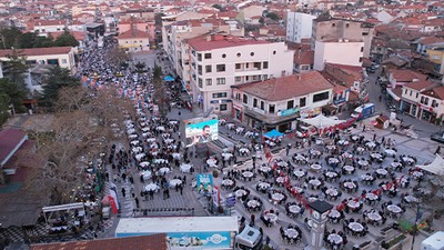 Sındırgı'da 10 Bin Kişinin Katıldığı Toplu İftar Heyecanı