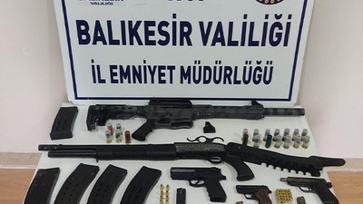 Susurluk'ta Ruhsatsız Silahlarla Dolu Eve Baskın