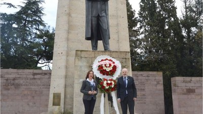 Tıp Bayramında Atatürk Anıtı'na Çelenk Sunuldu