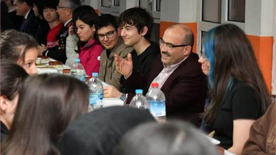 Vali Ustaoğlu İftarını Öğrencilerle Yaptı