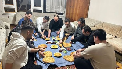 Mesut Eray Gençlerle Sahurda Bir Araya Geldi
