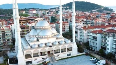 Erdek'te Ezan Gecikti Vatandaşlar Bekledi