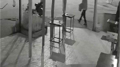 MARUL EKİLİ SAKSILARI MOTORUYLA ÇALDI KAÇTI!