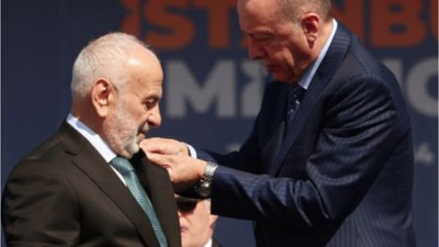 Pamukçu'nun Rozetini Cumhurbaşkanı Erdoğan Taktı!