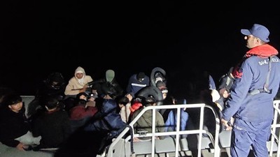 Ayvalık'ta Midilli'ye Gitmeye Çalışan 60 Düzensiz Göçmen Yakalandı