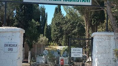 Ayvalık Belediyesi, Bayram Öncesi Mezarlık Hazırlıklarını Tamamladı