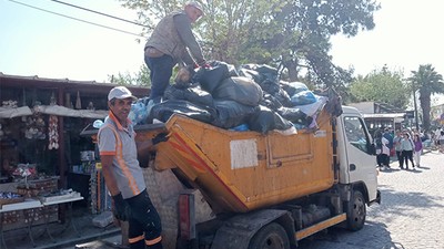 Ayvalık Belediyesi, Bayram Tatilinde Yaklaşık 15 Bin Ton Çöp Topladı