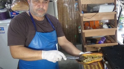Ayvalık'ın Sokak Lezzeti; "Tostkoreç"