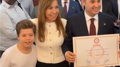 Ahmet Akın Mazbatasını Aldı