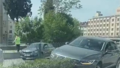 Balıkesir'de Atatürk İlkokulu Kavşağında Kaza!