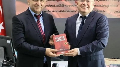 Başkan Semizel’den Kaymakama“Gelecek Tarihtir” Kitap Hediyesi