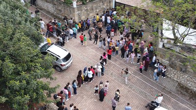 Bayram Harçlığı Kuyruğu Gündem Oldu