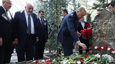 Cumhurbaşkanı Erdoğan, Alparslan Türkeş'in Kabrini Ziyaret Etti