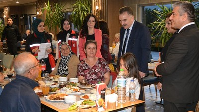 Edremit Kaymakamı Yetimlerle İftar Sofrasında Buluştu