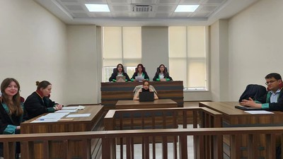 Hukuk Fakültesi Öğrencilerinden Gerçekçi Mahkeme Deneyimi