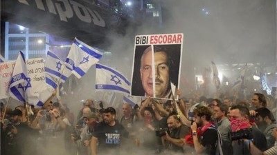 İsrail’de 100 bin kişi Netanyahu ve hükümetini istifaya çağırdı