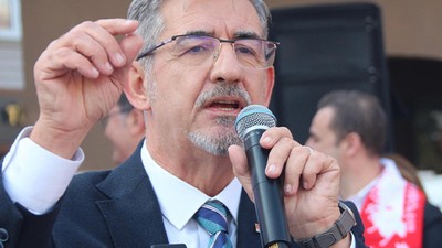 Köybaşı “Yurttaş Geçim Derdinde Onlarsa Yediklerini Paylaşıyor!”