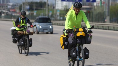 Makedonyalı Bisikletçilerin Mekke'ye Yolculuğunda Bursa'da Mola