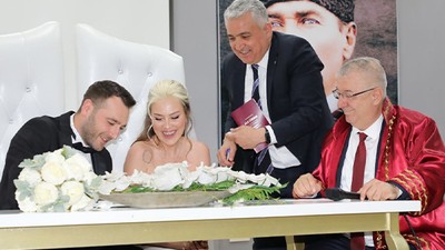 Edremit Belediye Başkanı Ertaş, İlk Nikahını Kıydı