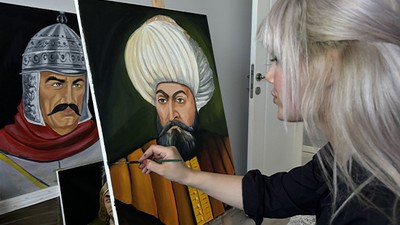 Polis Memuru Resim Tutkusunu Mesai Saatleri Dışında Sürdürüyor