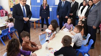 Vali Ustaoğlu ve Müdür Tatlı Çocukların Oyunlarına Katıldı