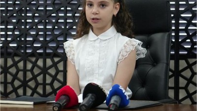 Ahmet Akın Koltuğunu Çocuklara Bıraktı