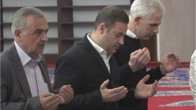 Ahmet Akın Seçim Sonrası Güne Şükür Namazı İle Başladı