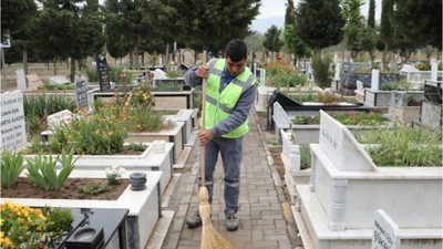 Balıkesir'deki Mezarlıklar Bayrama Hazırlanıyor