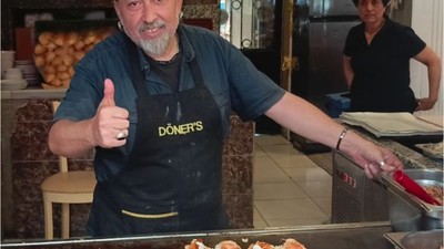 Balıkesir’de Bakışlarıyla Döner Ismarlatan Prenses!